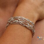 Zilveren armband bestaande uit draden en bolletjes