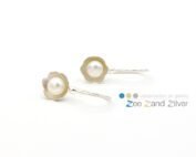 Zilveren oorbellen 'buttercups' met witte zoetwaterparels