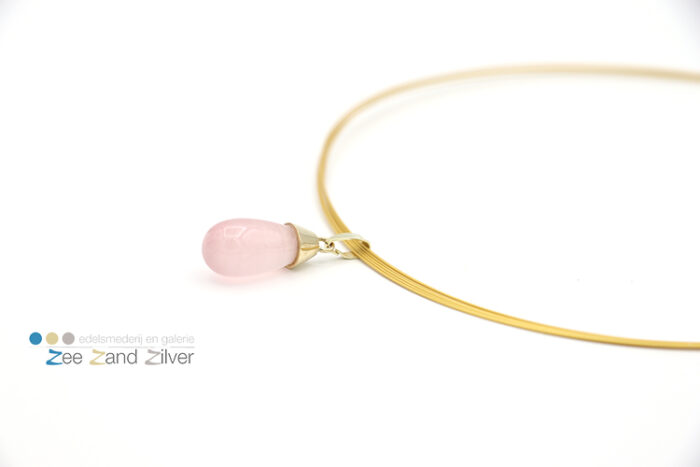 Hanger ‘roze druppel' - goud met rozenkwarts