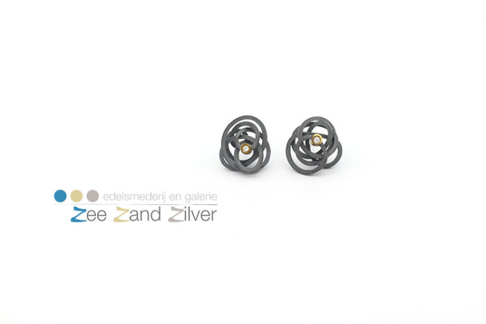 Zilveren oorstekers 'free wire' met goud en briljant